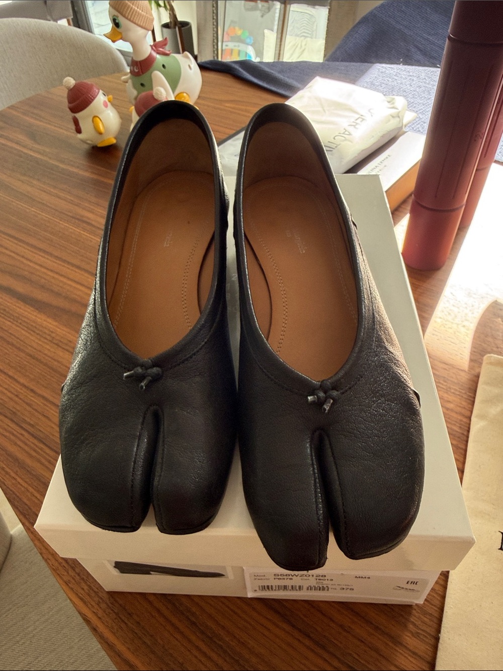 Maison Margiela Black Split-Toe Leather Flats with heel tabis